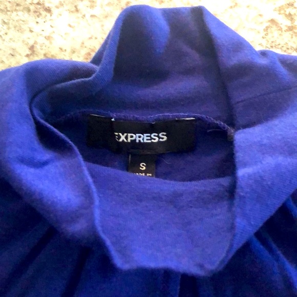 Express High Neck Short Sleeve Peephole Shirt - Picture 7 of 8